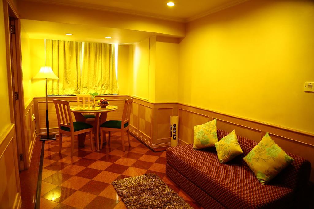 Kences Hotel -Opp Apsrtc Bus Stand Tirupati Kültér fotó