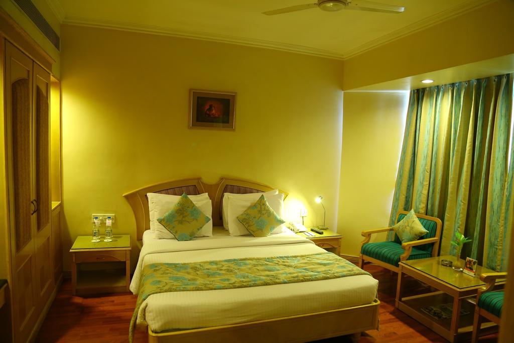 Kences Hotel -Opp Apsrtc Bus Stand Tirupati Kültér fotó