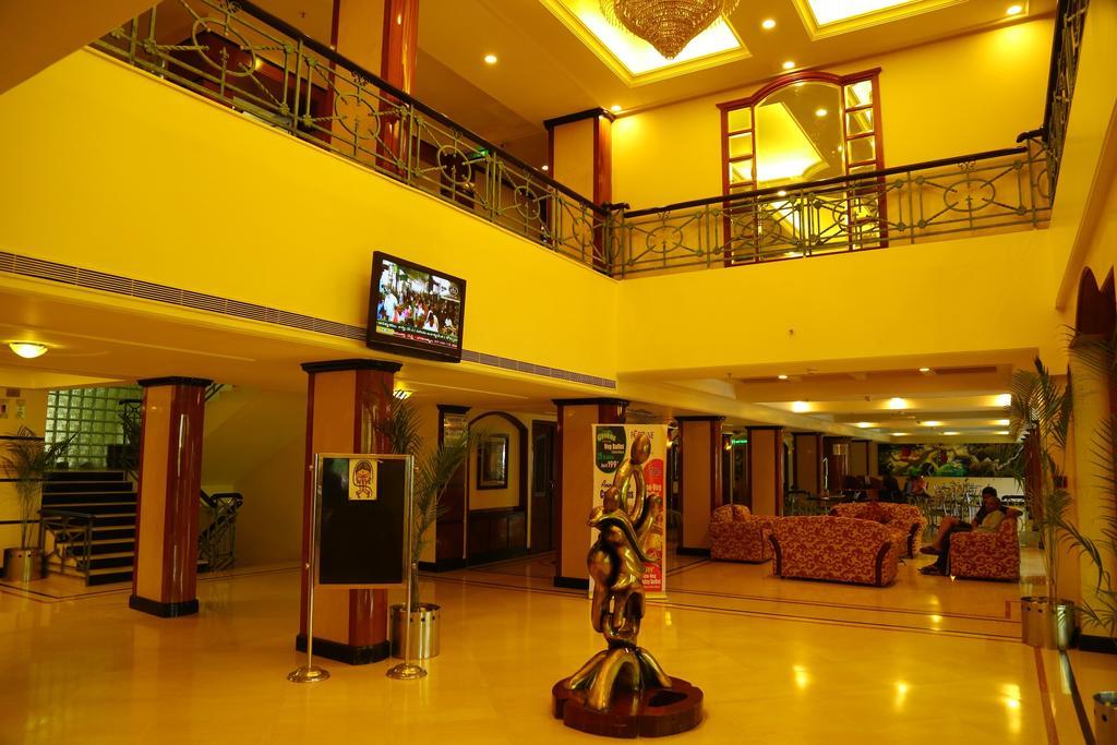 Kences Hotel -Opp Apsrtc Bus Stand Tirupati Kültér fotó