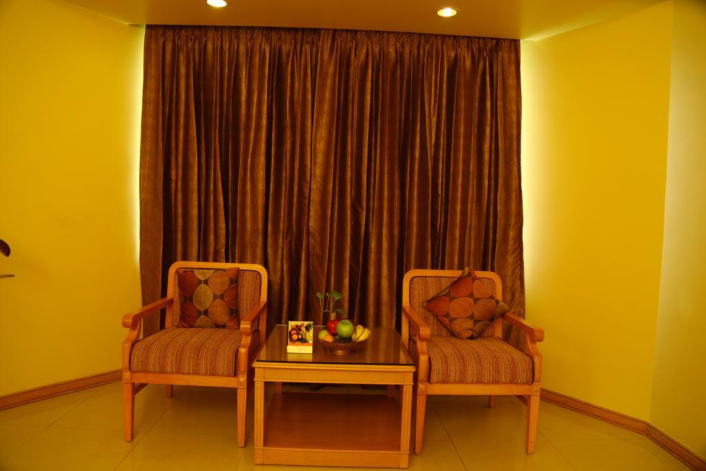 Kences Hotel -Opp Apsrtc Bus Stand Tirupati Kültér fotó