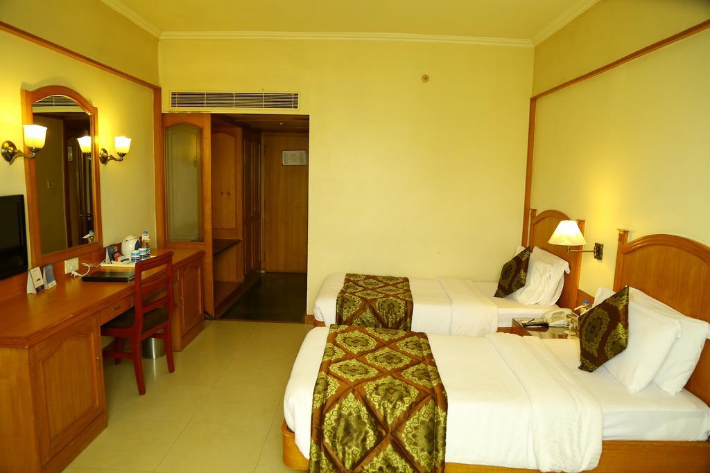 Kences Hotel -Opp Apsrtc Bus Stand Tirupati Kültér fotó