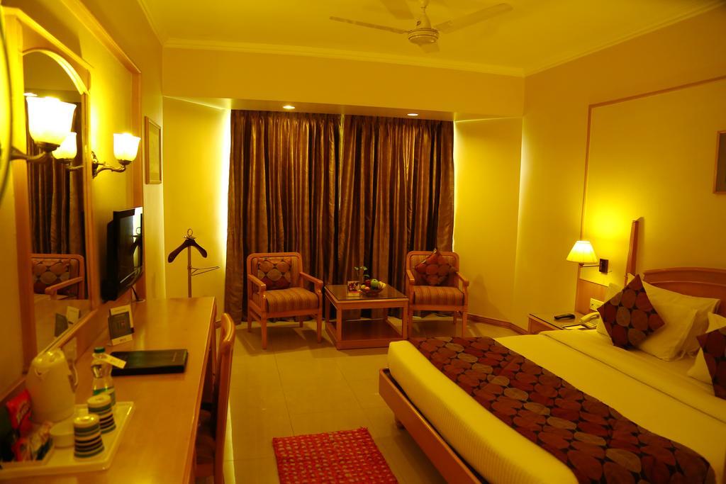 Kences Hotel -Opp Apsrtc Bus Stand Tirupati Kültér fotó